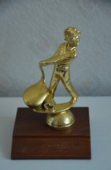 Vtg 1960-70s solid metal Golf Duffer Trophy (Leitner) on wood base 6.25″ tall