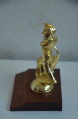 Vtg 1960-70s solid metal Golf Duffer Trophy (Leitner) on wood base 6.25″ tall