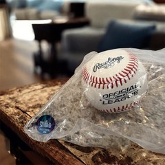 Resin Glove Baseball Holder Trophy + Ball ⚾️ | 5 Inches | Decor Sport
