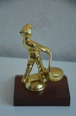 Vtg 1960-70s solid metal Golf Duffer Trophy (Leitner) on wood base 6.25″ tall