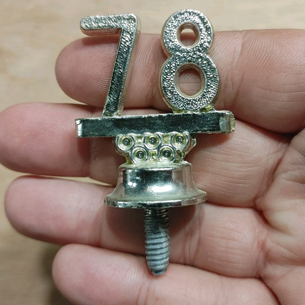 VTG Plastic Gold Trophy Topper Year 1978 78