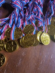 Gold Medals 30 Piece Set Red White Blue Award Winner Trophy New PT9
