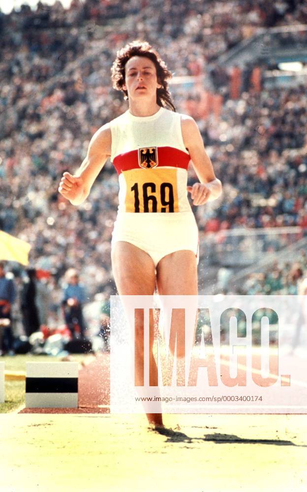 Bildnummer: 03400174  Datum: 31.08.1972  Copyright: imago/Sven Simon
Ingrid Mickler Becker (BR Deutschland) lÃ¤uft nach Verpassen des Absprungs durch die Weitsprunggrube; Vdia, hoch, Freisteller, BRD, Fehlversuch Olympische Spiele 1972, Sommerspiele, Nationaltrikot, Weitsprung, weit MÃ¼nchen EnttÃ¤uschung,  Leichtathletik OS Sommer Damen Einzel Einzelbild pessimistisch Aktion Personen